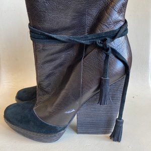 Hinge Dana Distressed Boots
